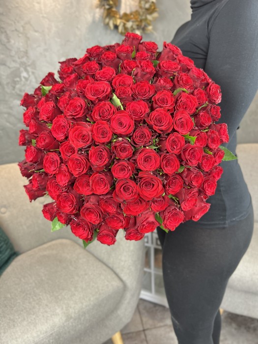 Kytice 100 červených růží Red Torch 50 cm