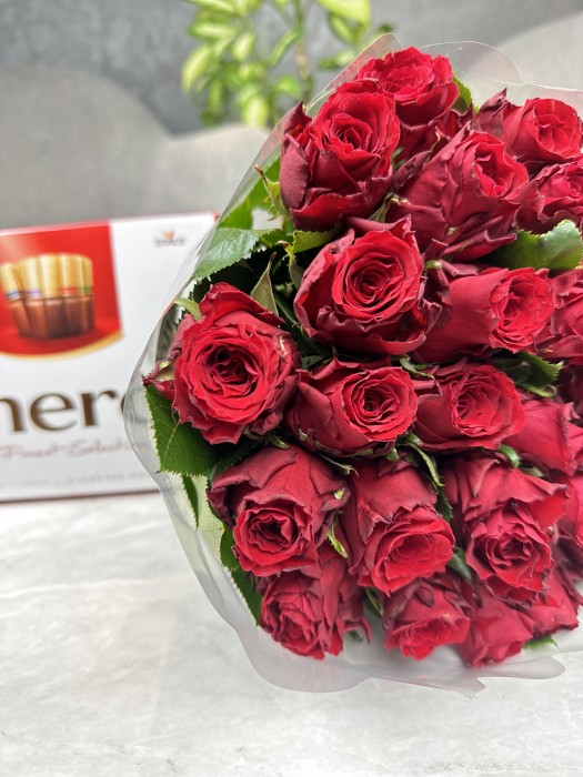 35x červená růže Red Torch 50 cm + Merci